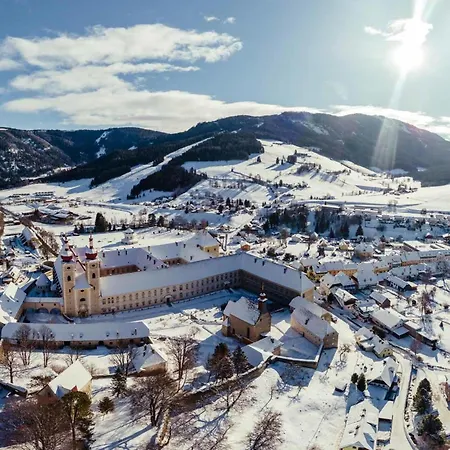 Semesterbostad Grebenzen Mazzel *